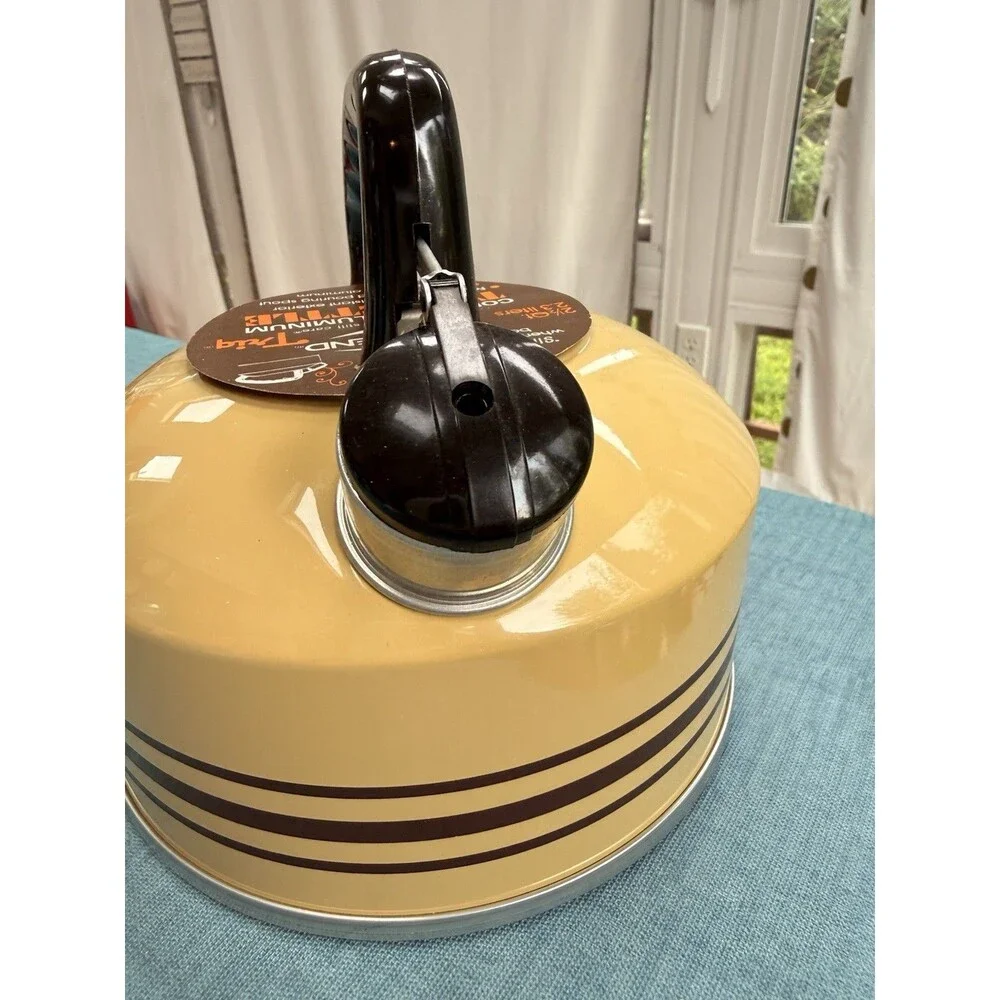 West Bend Triq Harvest Gold 2 1/2 Qt Whistling Aluminum Tea Kettle New NIB 1834